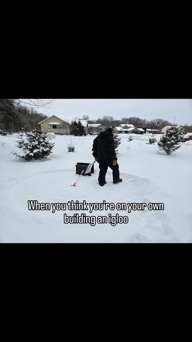 It was a group effort building an igloo in Minnesota when it was below zero 🥶 🧊
#iceboxigloos #skipulk